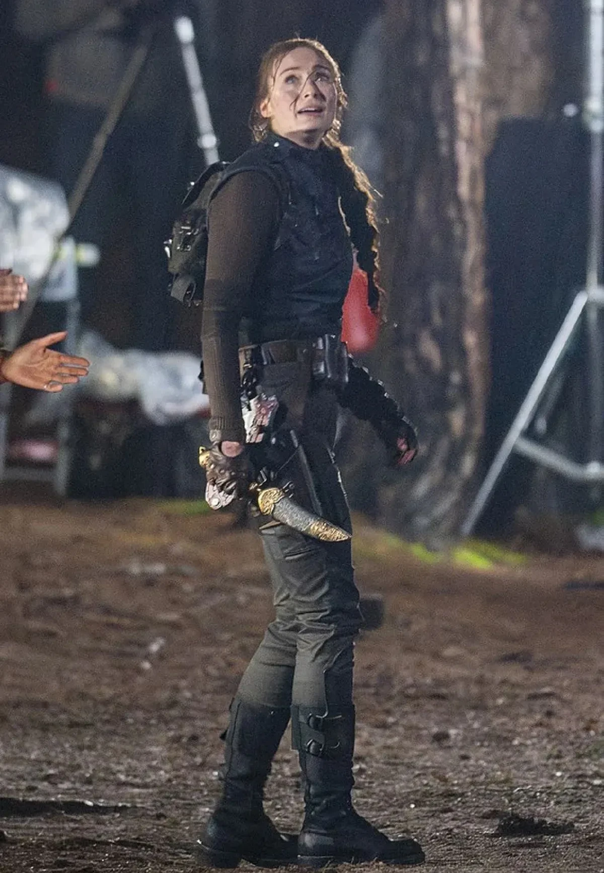 Sophie Turner caracterizada como Lara Croft durante el rodaje de la serie de Tomb Raider de Amazon en Surrey