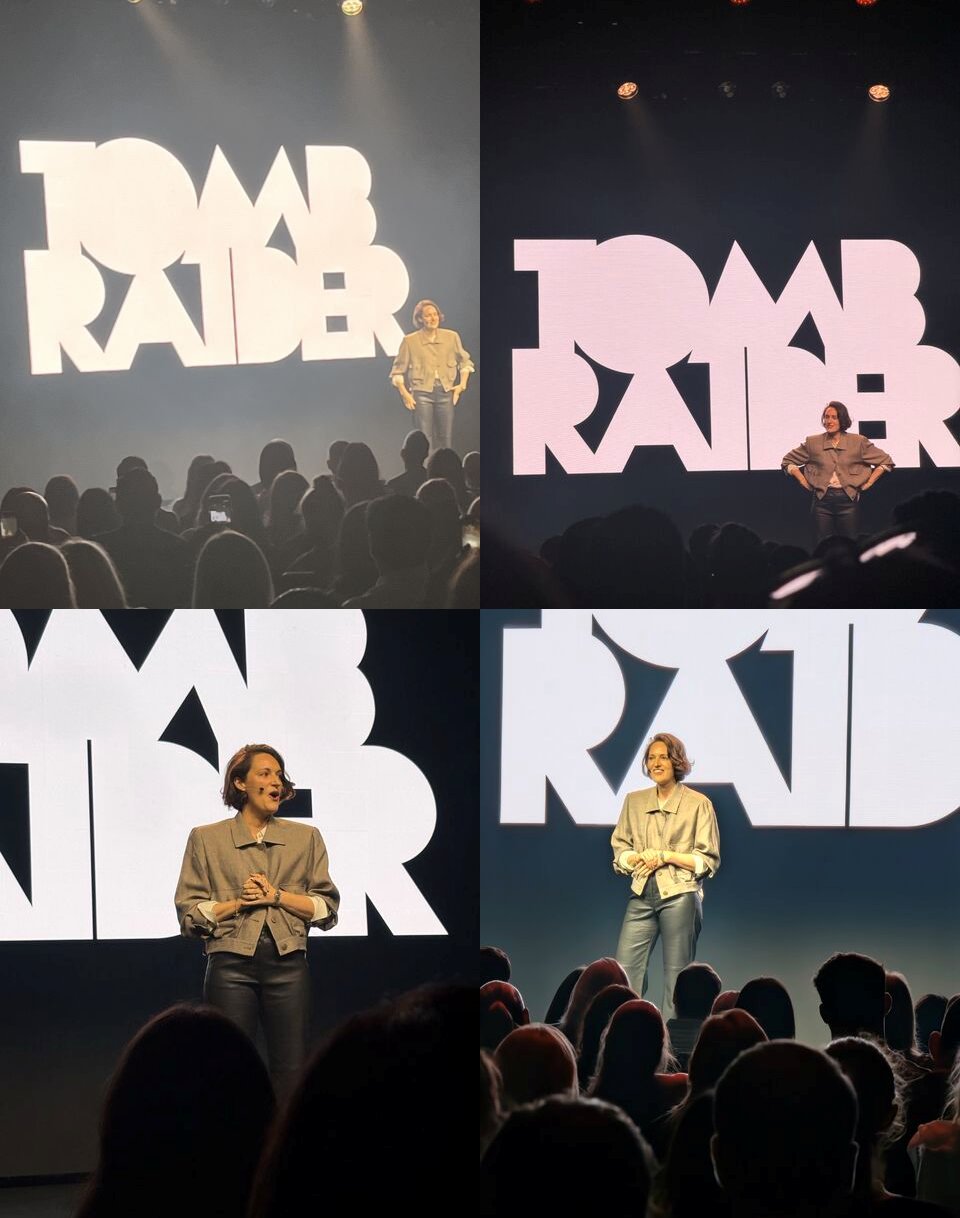 Phoebe Waller-Bridge junto al logo de la serie de Tomb Raider de Amazon en el Diario del Explorador